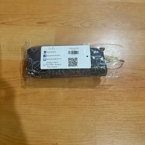 Simply Sister’s by Lola Ohia Mini Umbrella. - Picture 3 of 3